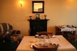 Petit déjeuner complet compris tous les jours