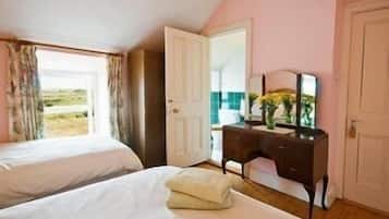 Triple Room, Sea View | Individually decorated, individually furnished, iron/ironing board
