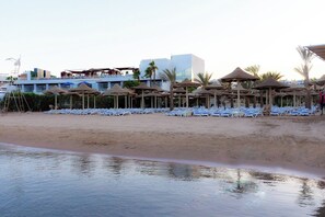 A beachside hotel with sun loungers, umbrellas, and a pool. - Cataract Layalina Resort (Sharm El Sheikh)