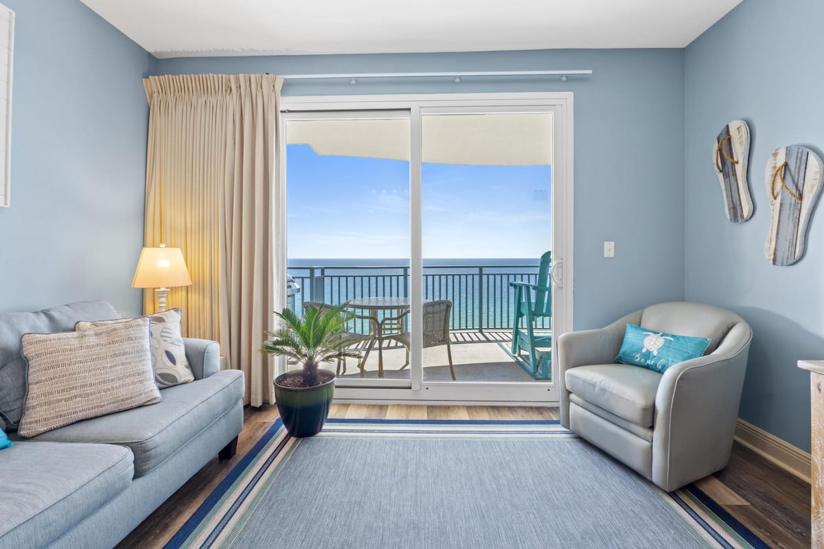 Condo, 3 Bedrooms, Ocean View (1904) | Living area | TV