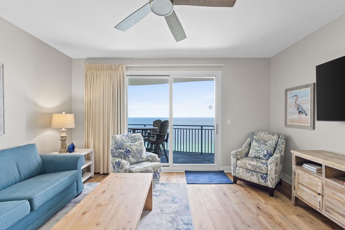 Condo, 1 Bedroom, Ocean View (2003) | Living area | TV