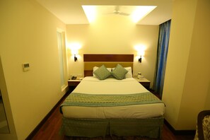 Executive Room | Desk, rollaway beds, free WiFi