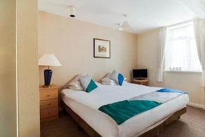 Standard Double Room, Ensuite | Free WiFi, bed sheets - Sea Shell Hotel (Eastbourne)