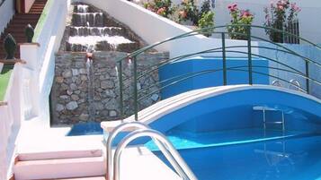 Kolam renang terbuka