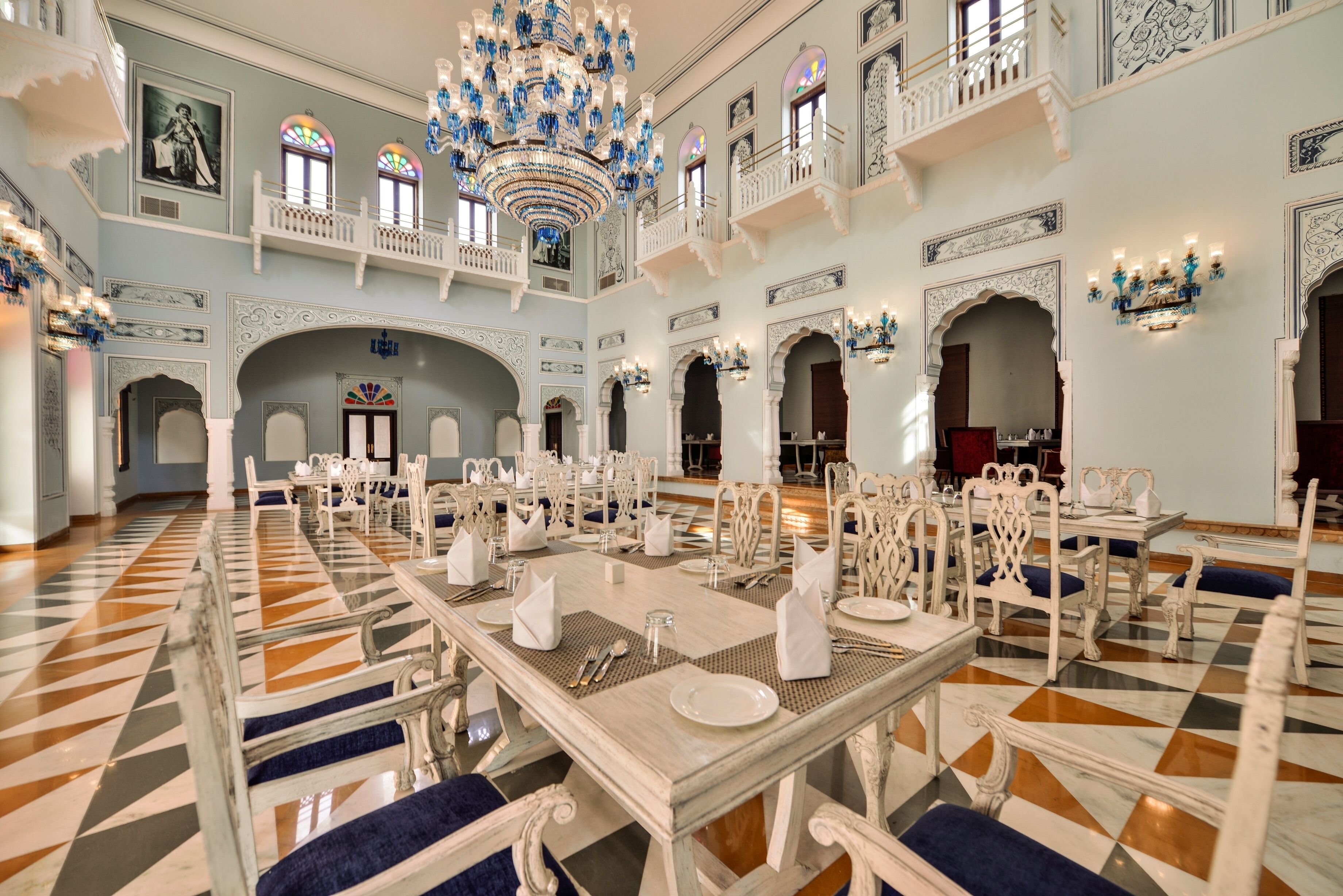 breakfast, lunch and dinner served