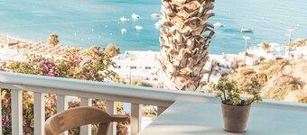 ファー アウト ホテル & スパ