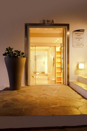 Body treatments, facials, manicures and pedicures - Far Out Hotel & Spa (Ios)