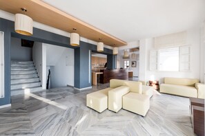 Lobby - Far Out Hotel & Spa (Ios)