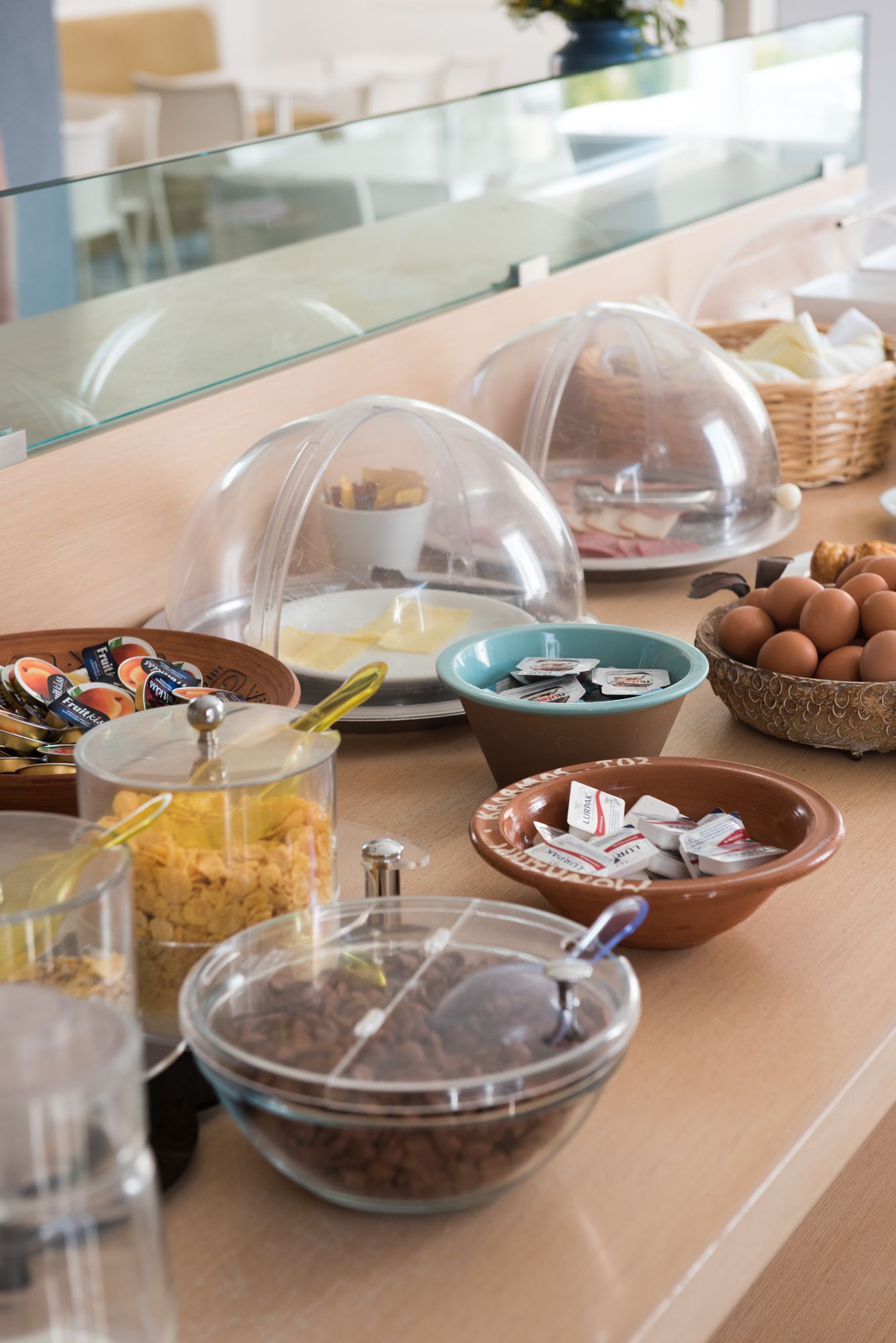 daily buffet breakfast (eur 15 per person)