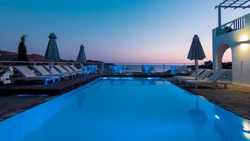 Outdoor pool, pool umbrellas, sun loungers