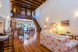 Lobby sitting area - Anassa Estate Cultural Heritage (Rethymno)