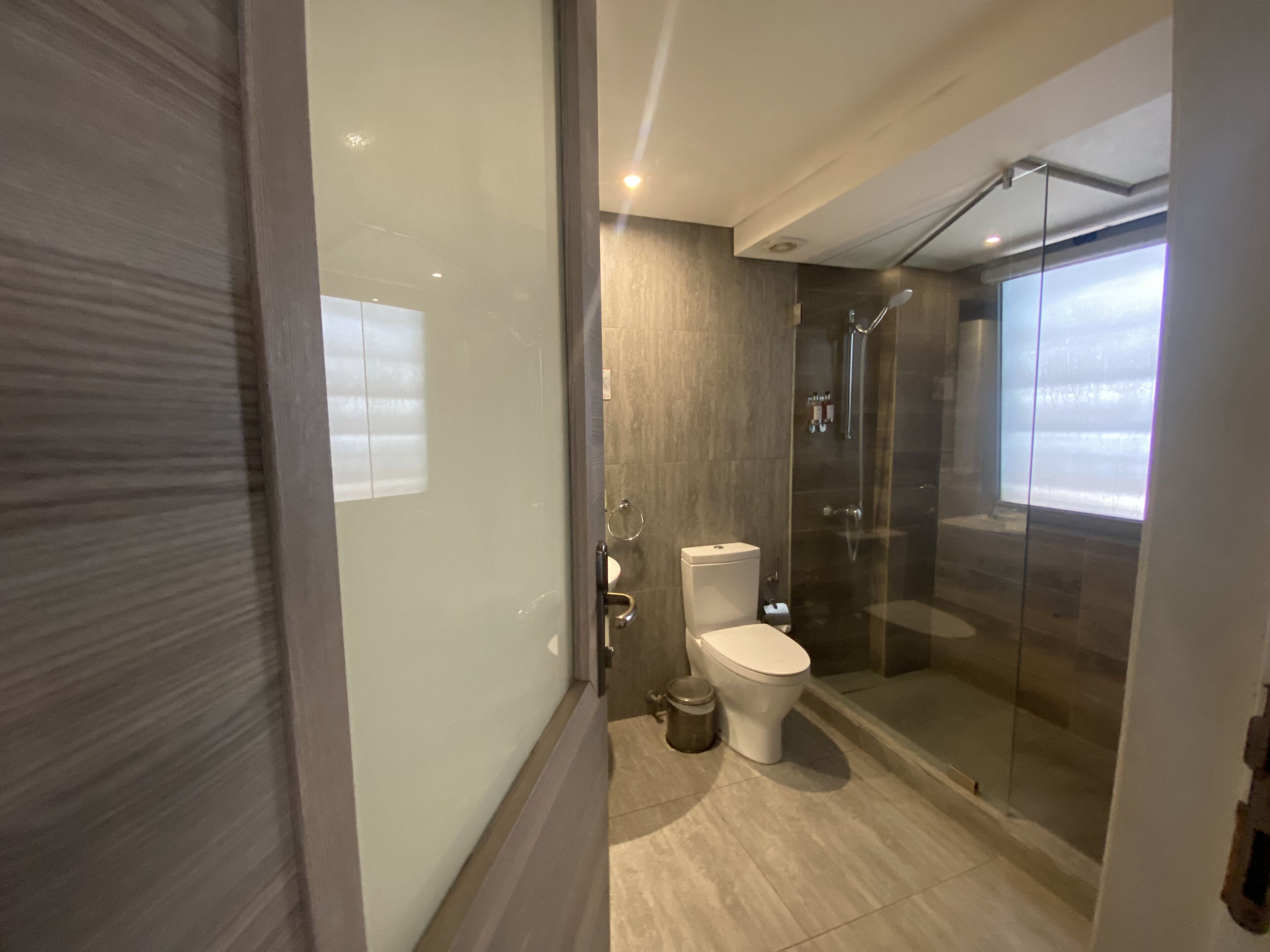 studio | bathroom | shower, free toiletries, towels, shampoo