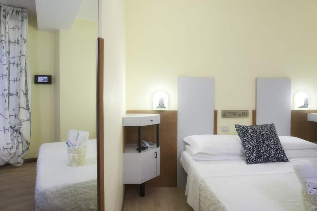 Una cassaforte in camera, una scrivania, Wi-Fi gratuito