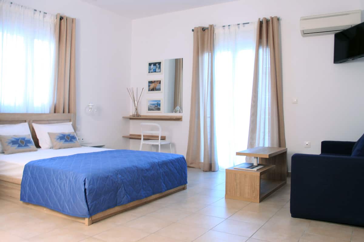 Individually decorated, individually furnished, soundproofing