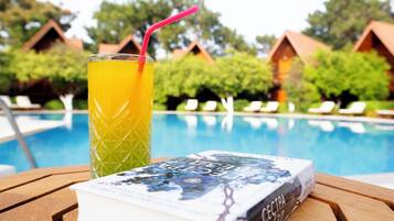 Outdoor pool, pool umbrellas, sun loungers