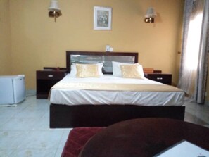 Suite | Minibar, skrivebord, sengetøj