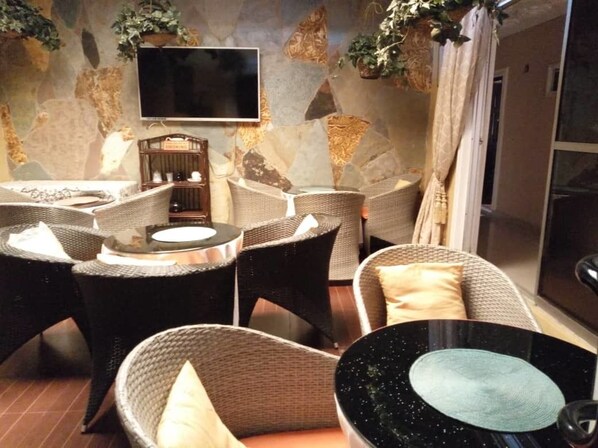 Breakfast, lunch, dinner served; local and international cuisine 