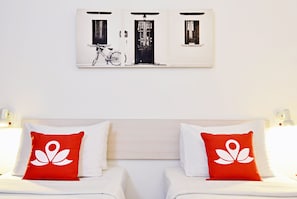 Iron/ironing board, rollaway beds, free WiFi, bed sheets - ZEN Rooms Halimun Palasari (Bandung)
