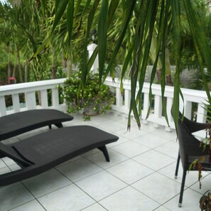 The Efficiency | Terassi/patio