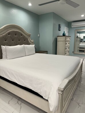 Premium bedding, in-room safe, individually decorated - South Fleetwood Grace Bay (Providenciales)