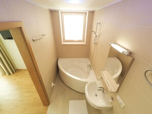 Combined shower/tub, free toiletries, hair dryer, bathrobes - BaltHouse (Jurmala)