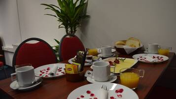 Free daily buffet breakfast