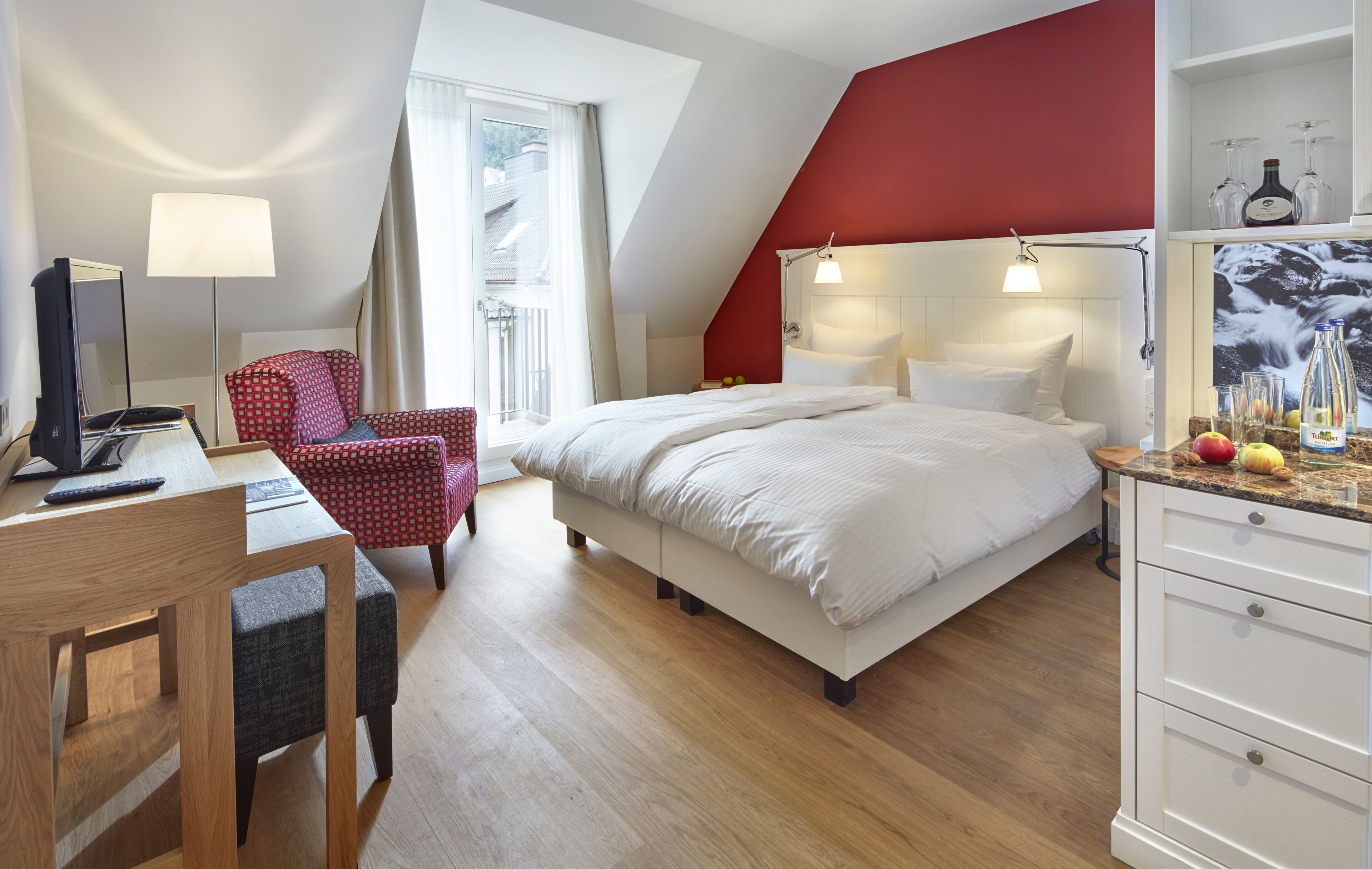 Hypo-allergenic bedding, minibar, in-room safe, soundproofing