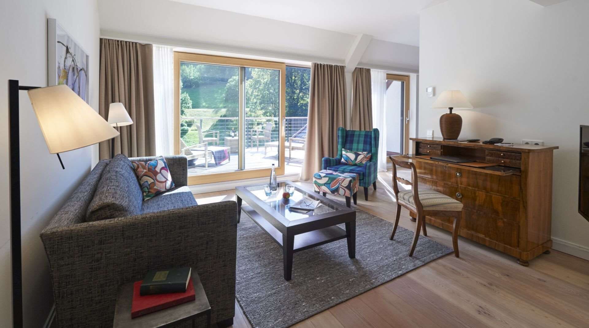 junior suite | hypo-allergenic bedding, minibar, in-room safe, soundproofing