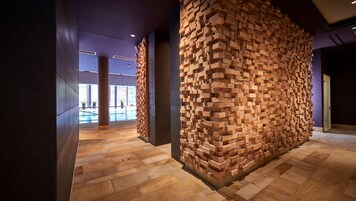 Couples treatment rooms, body treatments, hot stone massages, body wraps