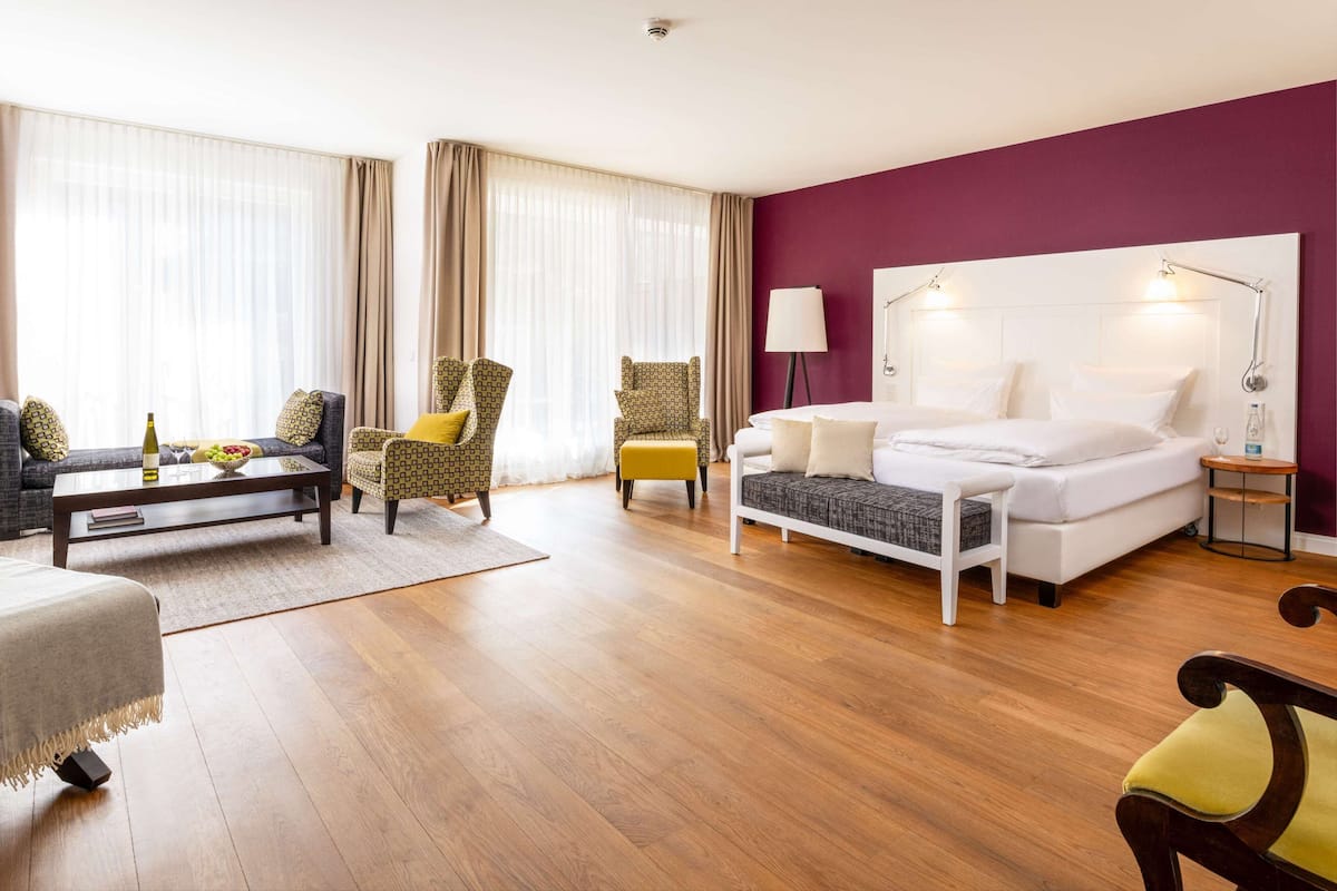 Junior Suite | Hypo-allergenic bedding, minibar, in-room safe, soundproofing