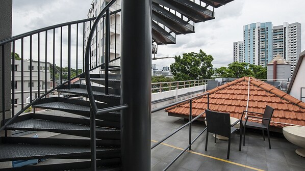 Sun deck - ZEN Rooms Mackenzie (Singapore)