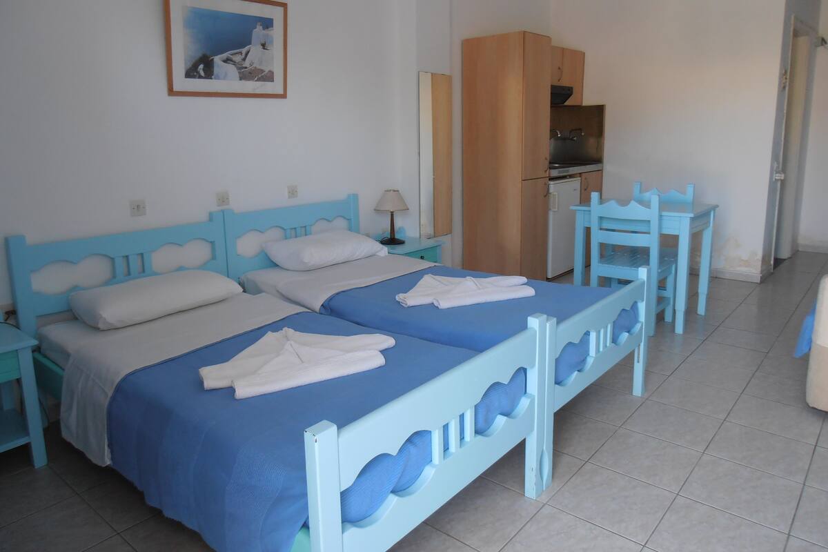 Superior Room (Blue) | Cribs (free), WiFi (free)