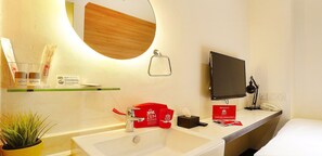 In-room safe, iron/ironing board, free WiFi, bed sheets - ZEN Rooms Arab Street (Singapore)