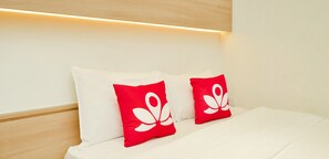 In-room safe, iron/ironing board, free WiFi, bed sheets - ZEN Rooms Arab Street (Singapore)