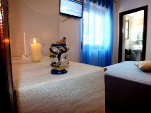 ROOM 04 | Premium bedding, minibar, in-room safe, free WiFi