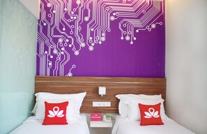 Standard Double Room | Desk, iron/ironing board, rollaway beds, free WiFi - ZEN Rooms Basic Kusuma Bangsa (Surabaya)