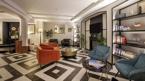 Lobby sitting area - Hotel Monte Cenci (Rome)