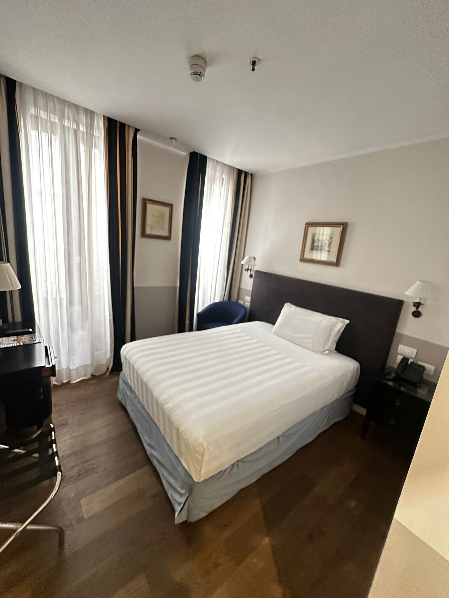 ملاءات إيطالية من طراز فريتي وأغطية فراش متميزة وألحفة محشوة بالريش