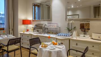 Free daily buffet breakfast