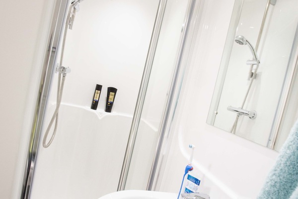 Shower, towels