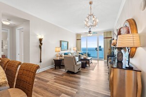 Condo, 3 Bedrooms, Ocean View (2203) | Ruang tamu | TV 