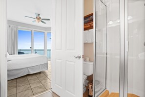Condo, 1 Bedroom, Beachfront (2210) | Bathroom