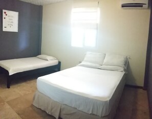 Standard-Dreibettzimmer | Badezimmer