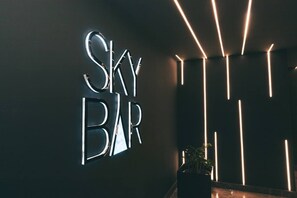 2 restaurants, spécialités Cuisine internationale