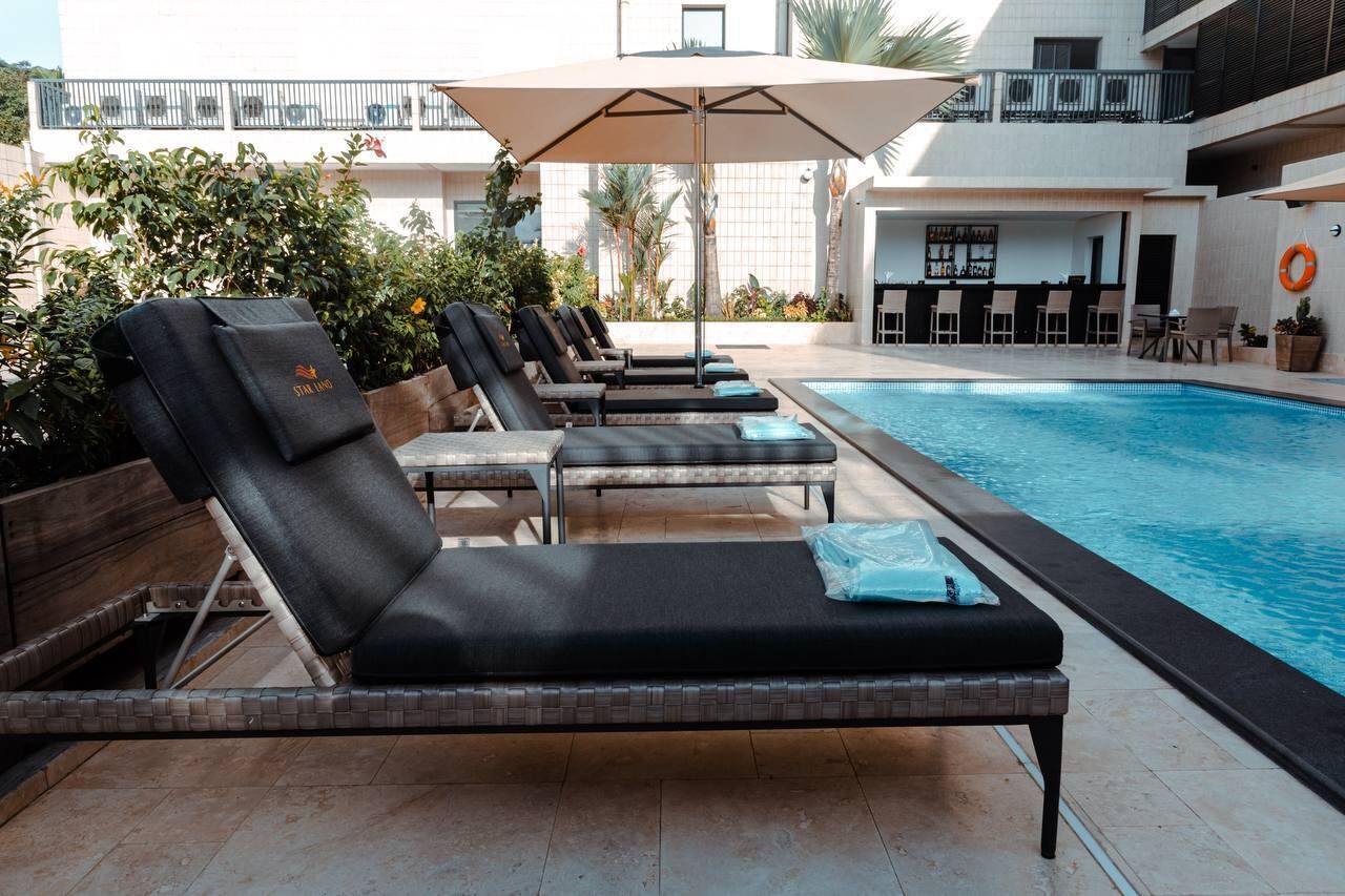 outdoor pool, pool loungers