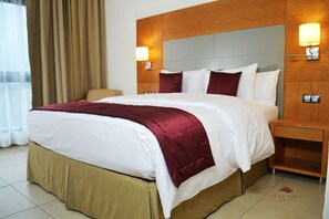 Hochwertige Bettwaren, Daunenbettdecken, Select-Comfort-Betten, Minibar