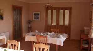 Tägliches inbegriffenes großes Frühstück