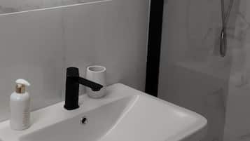 Twin kamer | Badkamer | Een douche, gratis toiletartikelen, een haardroger