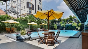 Outdoor pool - ZEN Rooms Jogja Cendrawasih (Yogyakarta)