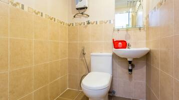Standard Double Room | Bathroom | Free toiletries, hair dryer, towels, soap